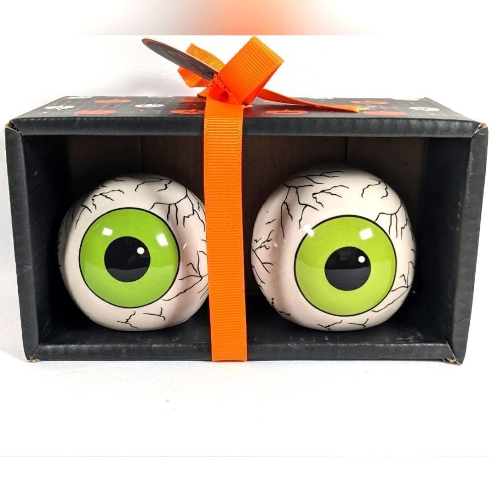 New 2022 Blue Sky Happy Boo Halloween Eye Balls Salt and Pepper Set.